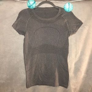 Lululemon workout top